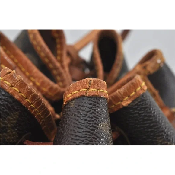 Authentic Louis Vuitton
Monogram Petit Noe M42226
Shoulder Drawstring Bag - Picture 4 of 14